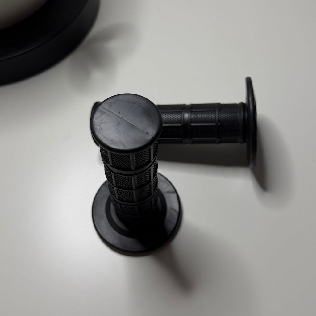 Motorcycle handlebar grips